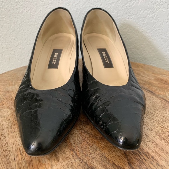 Bally Alligator Print 2.5” Heel Dress Pumps 7.5C - Picture 2 of 8